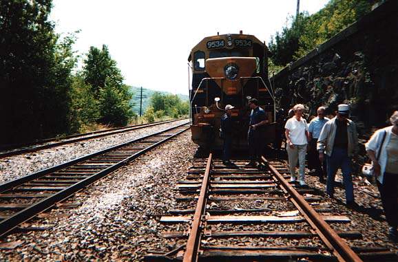 Photo of The lead unit from the 5/16 Willimantic/Brattleboro excursion over the NECR.