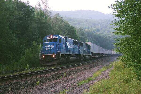 Photo of Conrail on the B&A in the Berkshires