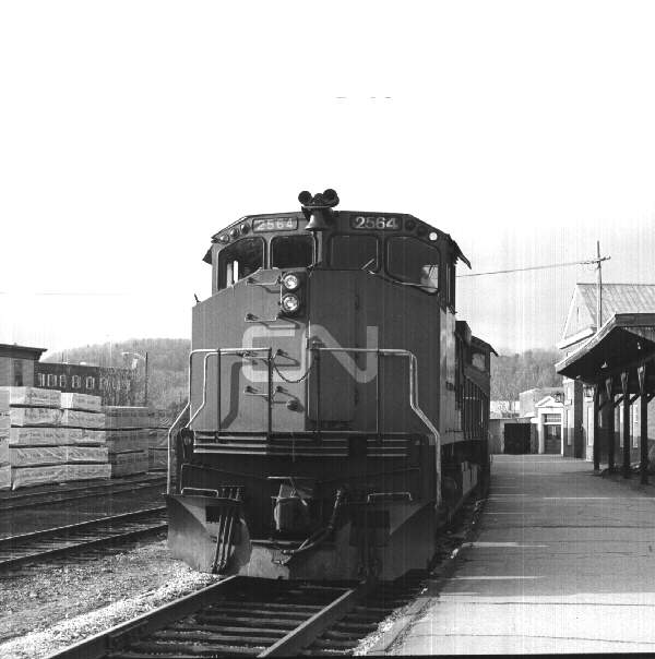 Photo of CN M420 2564 at White River Junction, VT on the CV in 1982.