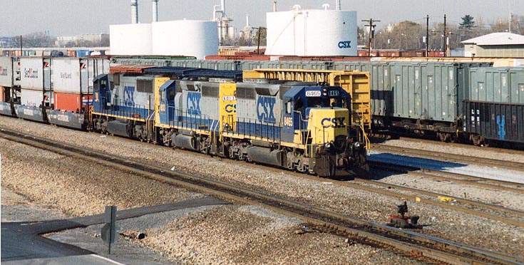 Photo of A River Line bound train stopps at the office at Selkirk.11-19-99
