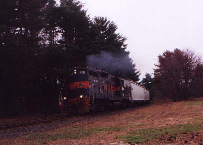Photo of MECR 1728 in Palmer heading north.