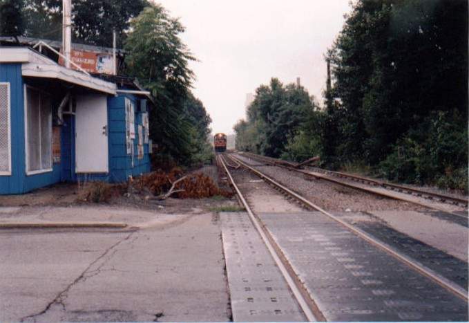 Photo of P&W #2009 at back end of short train