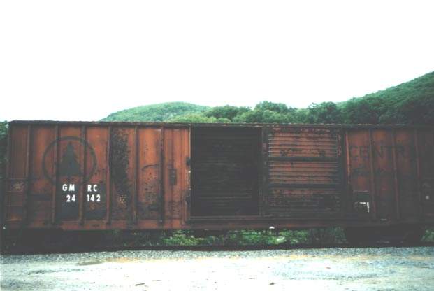 Photo of GMRC 24142 - Old MEC 50' Box in Bellows Falls