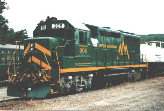 Photo of GMRC GP40 305 in Bellows Falls, VT - Another view