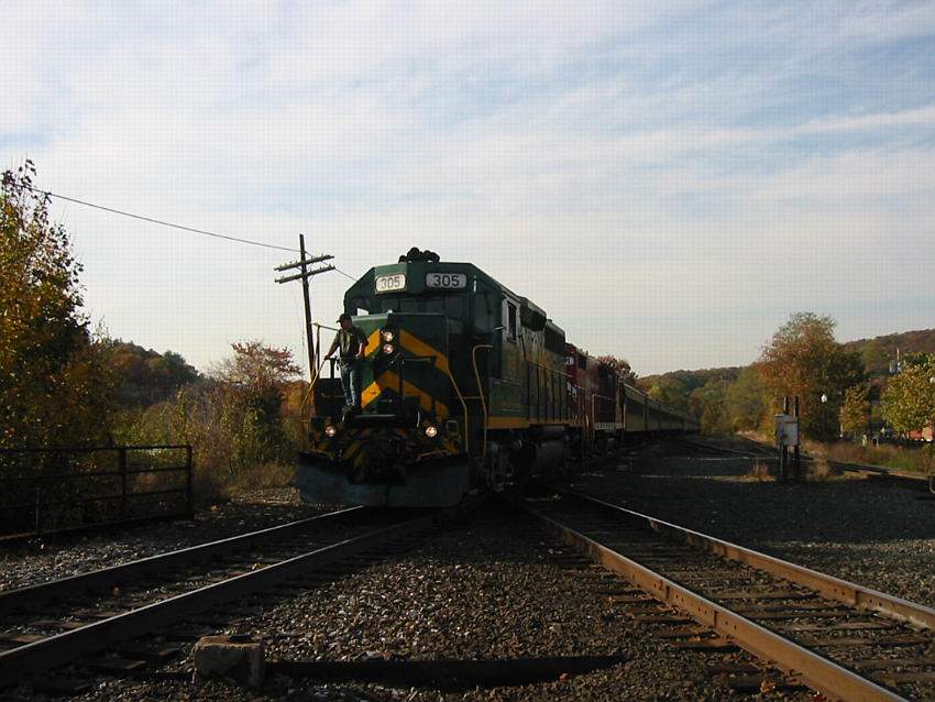 Photo of Green Mountain 305 crossing the diamond at Palmer, MA