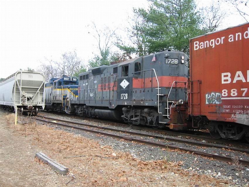 Photo of Mass Central GP9 1728 at the Palmer/Ware town line