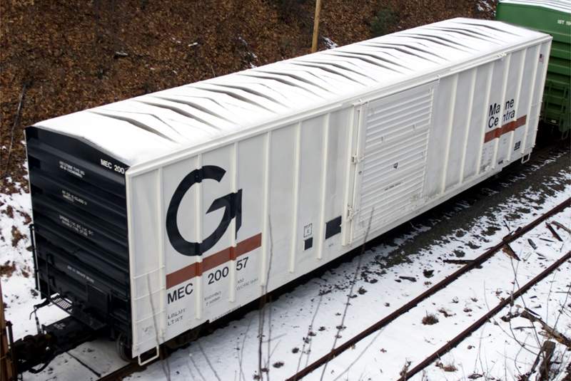 Photo of Fresh paint on a MEC boxcar
