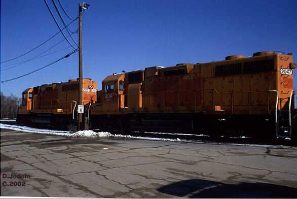 Photo of LLPX GP38s on the P&W