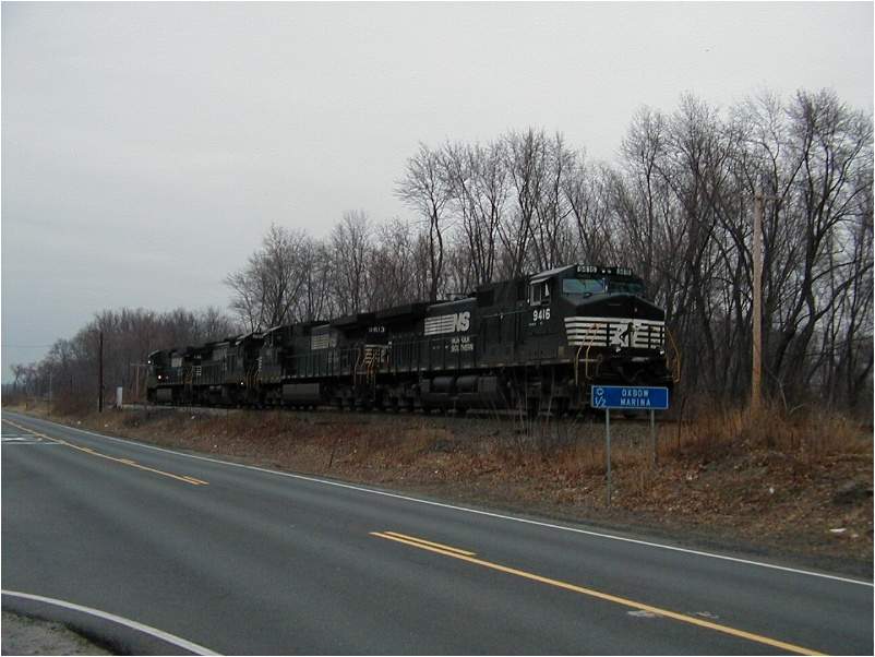 Photo of NS lashup for Mt. Tom coal