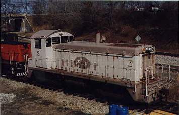 Photo of Pfizer SW900 on receiving track Willimantic, Connecticut