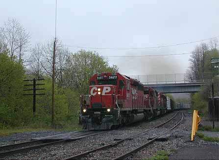 Photo of CP Rail train 410 (D&H),  April 28, 2002