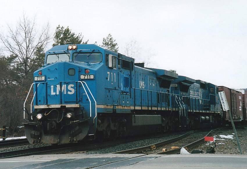 Photo of LMS 711 at South Schenectady, NY