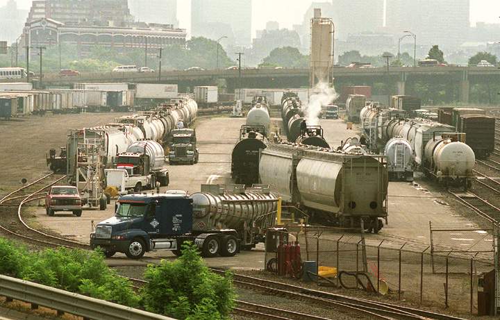 Photo of Tanker transloading at Beacon Park yard