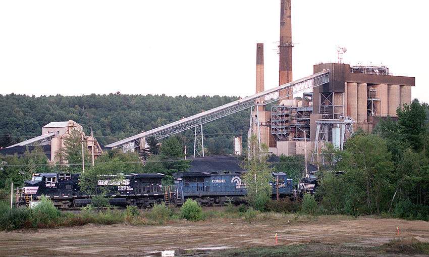 Photo of Coal train works the Bow power plant