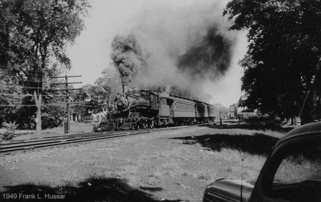 Photo of B&M 4-4-0 #1011 arriving at Wyoming