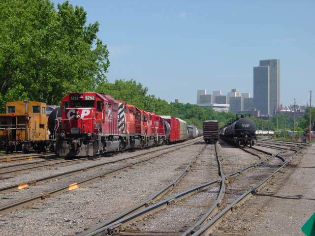 Photo of CP 5792 south end of Kenwood yard