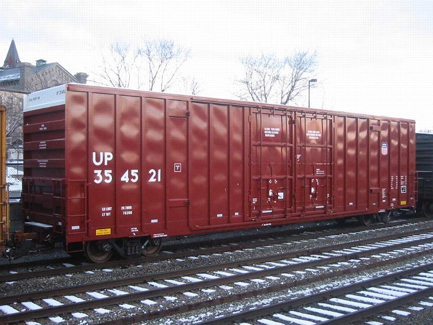 Photo of A sharp looking new UP Box car in Lowell