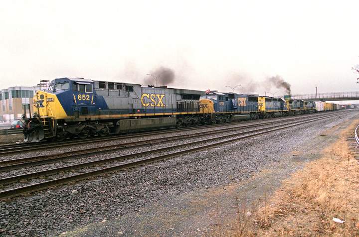 Photo of CSX mixed power on mixed freight