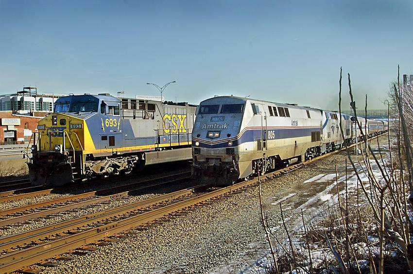 Photo of Q-421 waiting for Amtrak 449 to pass at CP-4