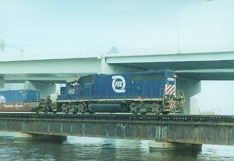 Photo of GP40-2 #412 crossing the St.Johns River at Jacksonville.
