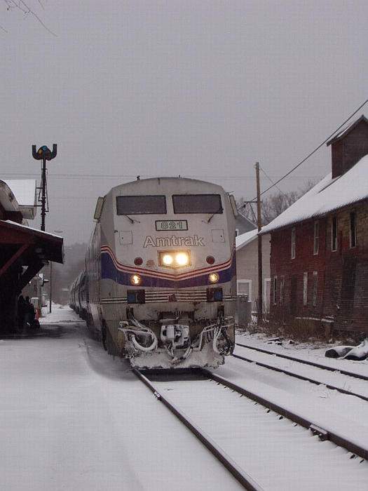 Photo of Amtrak Vermonter Southbound at Waterbury, VT 4/5/03