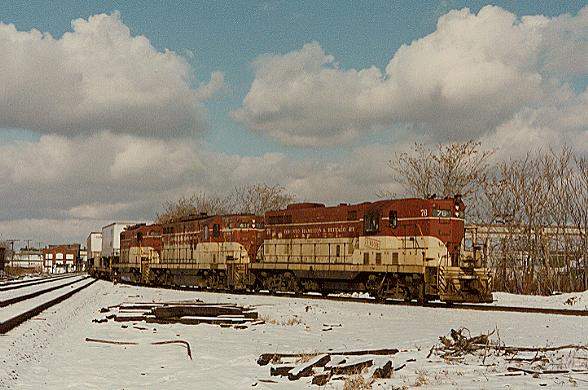 Photo of TH&B GP7 #76 & GP9's #401 & 401; CP Sycamore, Buffalo, NY.