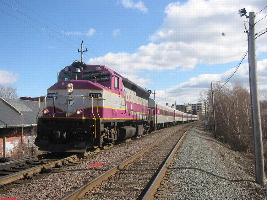 Photo of MBTA #1119 crossing over at Hall