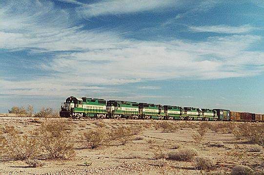 Photo of Arizona & California westbound in the Mojave west of Vidal, CA.