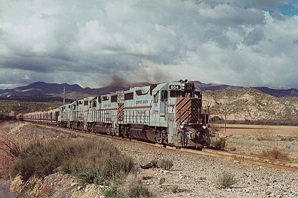 Photo of Copper Basin GP39 #504 leads a loaded ore train near Kelvin, AZ.