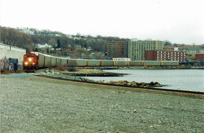Photo of CN Autoport train, Dartmouth N.S. April 2003