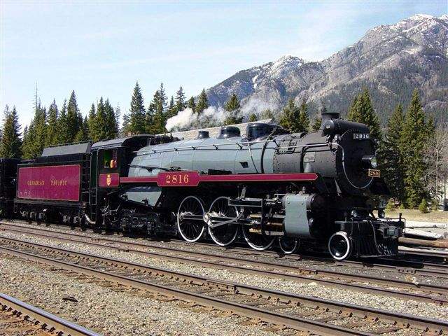 Photo of CPR 4-6-4 Hudson-type #2816 in Banff, Alberta  (May 18, 2003)