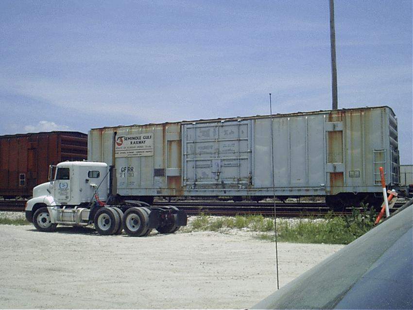 Photo of dinner box train?