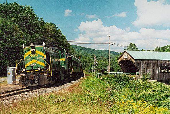 Photo of RS-1 #405 passing the covered bridge at Bartonsville, VT.