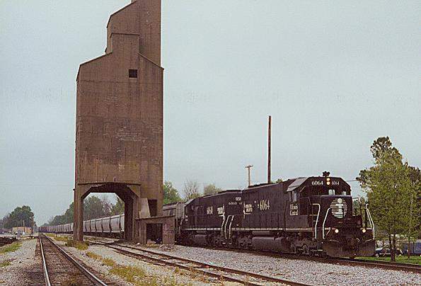 Photo of SD40's #6064 & 6060 on CHJA pass the old coaling tower at Lambert, MS.