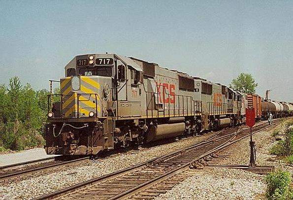 Photo of SD60's #717, 748 & GP38-2 #4019 on T#82 entering the Vicksburg, MS yard.
