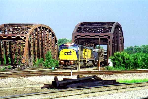 Photo of Blue Island, IL CSX charges towards the crossing.