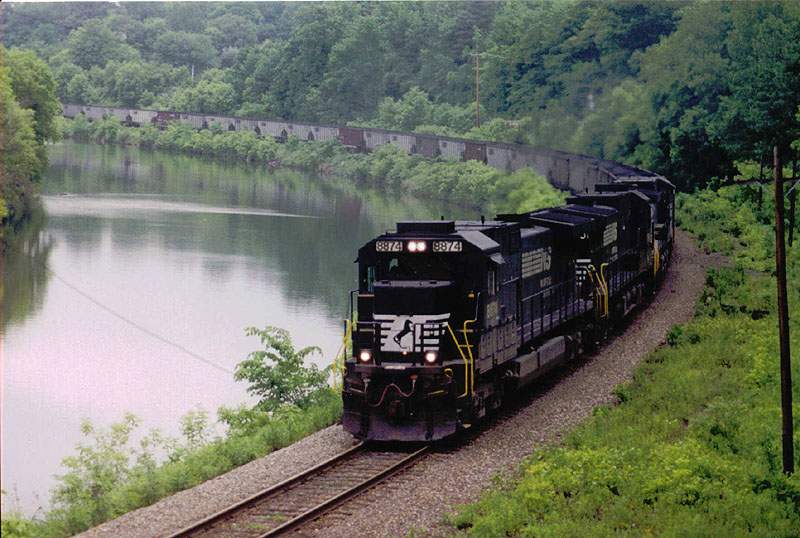 Photo of Loaded Bow Coal train...