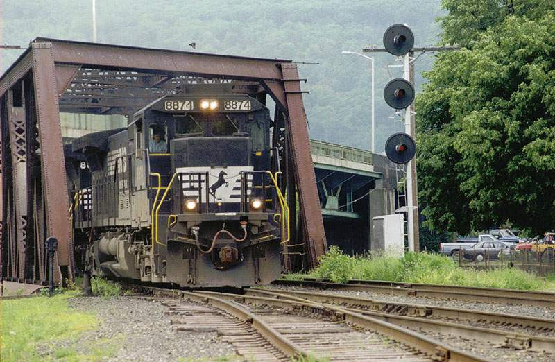 Photo of Loaded Bow Coal train...