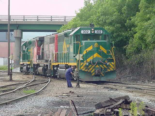 Photo of GMRC 302, HLCX 9662 and GMRC 305 in Rutland, VT