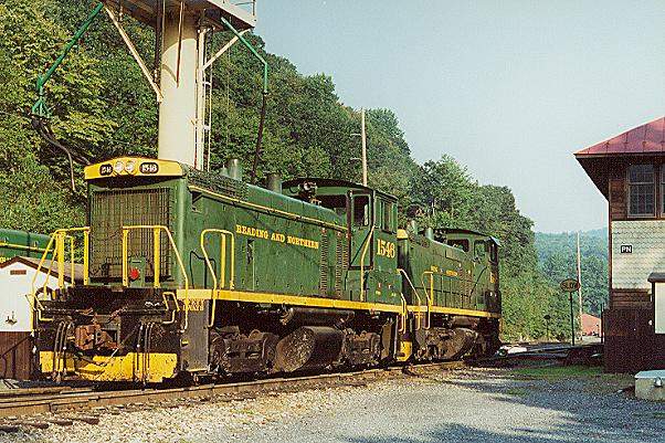 Photo of SW1500's #1546 & 1548 layover at the Port Clinton, PA shop complex.