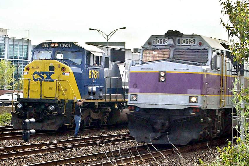 Photo of Q-421 with P-509 passing
