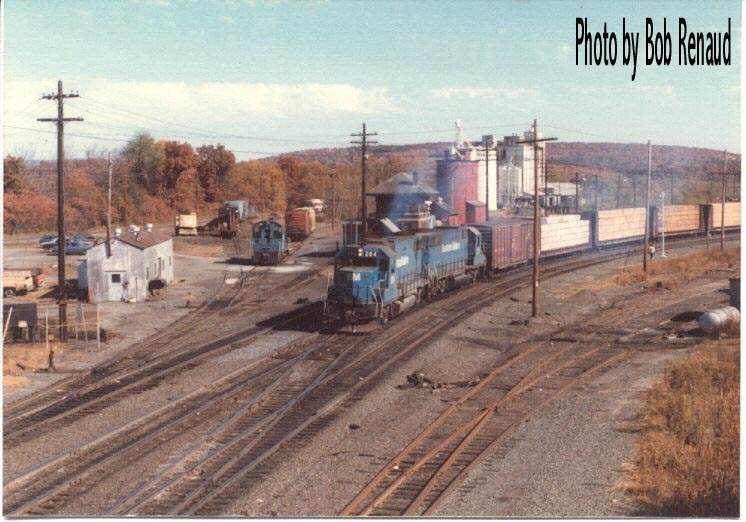 Photo of B&M train EDSP leaving Deerfield Ma.