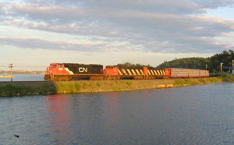 Photo of CN #121 Westbound through Bedford, Nova Scotia
