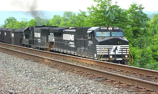 Photo of NS eastbound coal train on the lower track at Marysville, PA