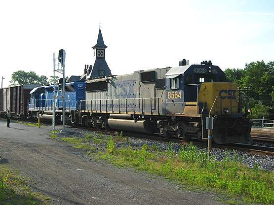 Photo of CSX freight coming off the old main at Point of Rocks, MD