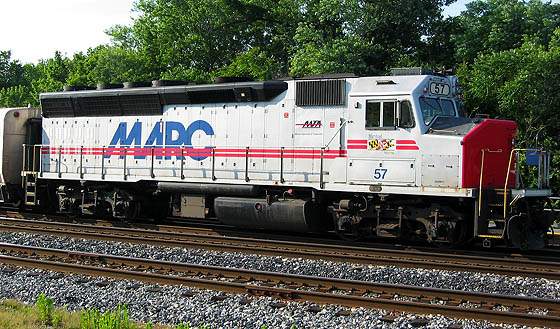 Photo of MARC commuter train eastbound at Point of Rocks, MD