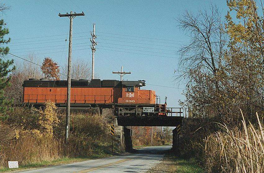 Photo of SD38-2 #890 leads a southbound hopper train at W.Springfield, PA.