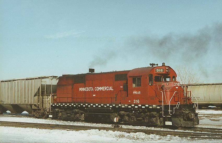 Photo of RS-27 #316 switching Midway Yds, St. Paul, MN.