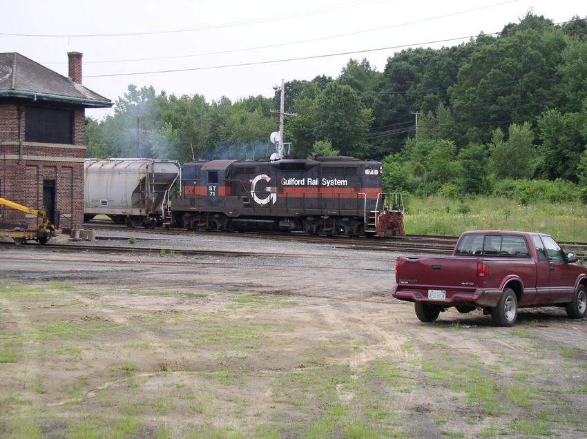Photo of ST GP9 #71 switches cars at East Deerfield
