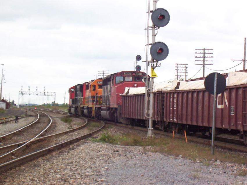 Photo of CN 309 pulling into yard at Coteau, PQ.